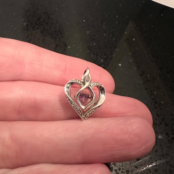 Sterling silver amethyst heart pendant. The amethyst “flutters” when moved. - Picture 3 of 6